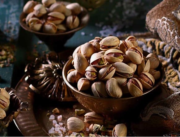 قیمت خرید پسته احمد آقایی خام و مقرون به صرفه + کیفیت بینظیر